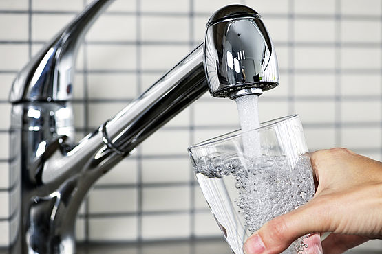 Legionellen - Menschen kommen täglich mit Trinkwasser in Kontakt